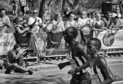 乌干达男篮在非洲大赛中争夺金牌，竞技水平不断提高