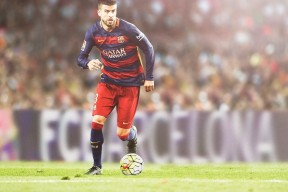 战术执行细节果断，如 power play 抢攻效率高，战术抢跑