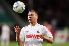 阿伦·斯密斯：以冷静思维指挥全黑队进攻，让比赛节奏变得流畅